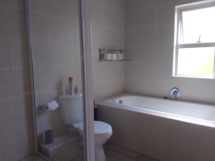 To Let 4 Bedroom Property for Rent in Nahoon Eastern Cape